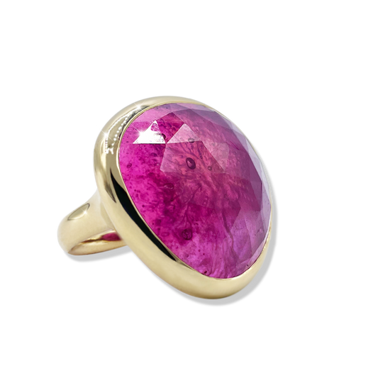 Bague Rubis gravée, Haute Joaillerie
