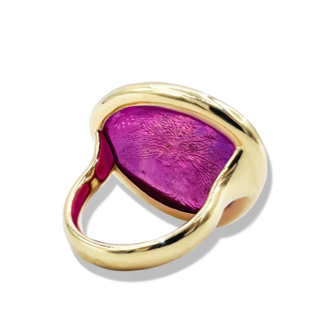 Bague Rubis gravée, Haute Joaillerie